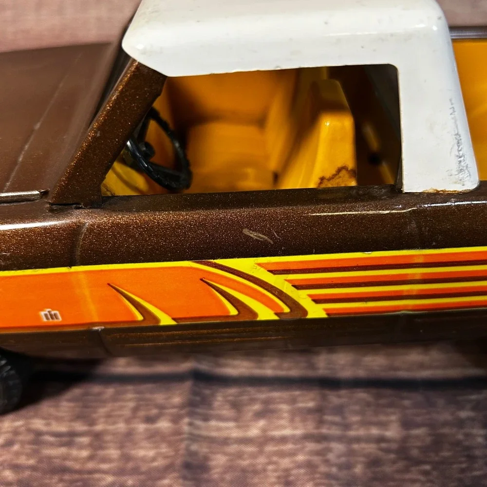 Vintage Ertl International Scout II Brown Terra Pickup Truck and Horse Trailer